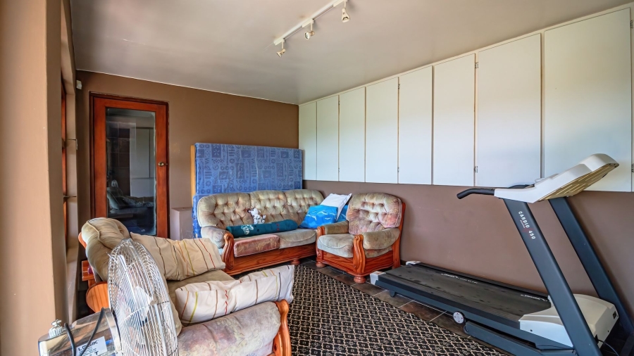 4 Bedroom Property for Sale in Bonza Bay Eastern Cape
